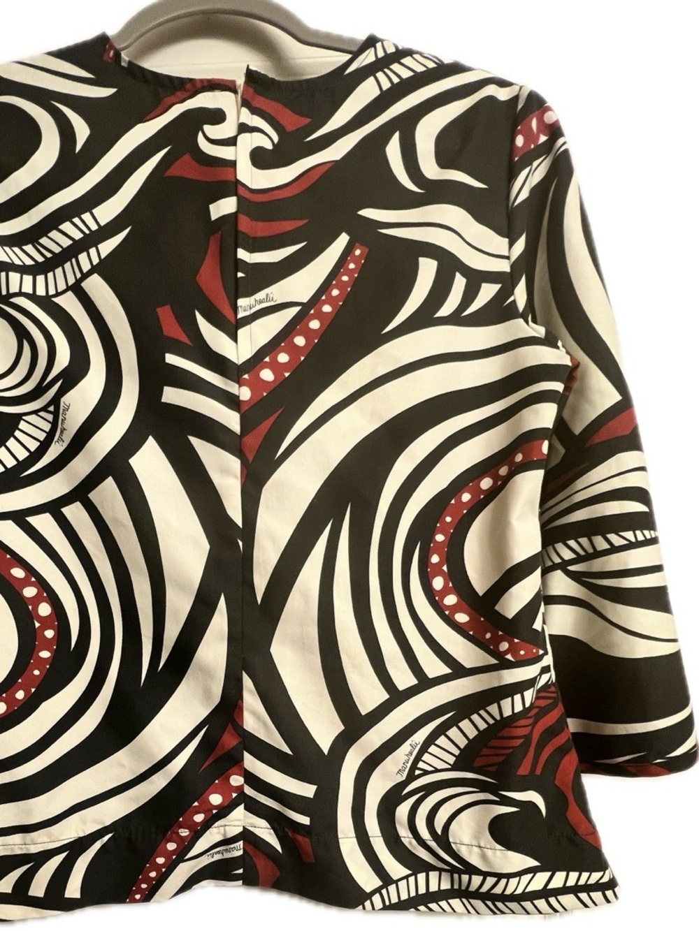 Manuhealii 3/4 bell sleeve blouse with waves design - Picture 2 of 7